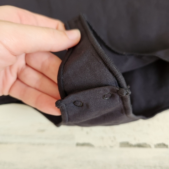 Skims Essential Short Sleeve Bodysuit Black Size Small/Medium - Picture 2 of 8